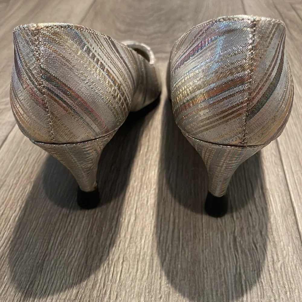 Regency Silver Metallic Striped Heels‎ ~ Size 6M